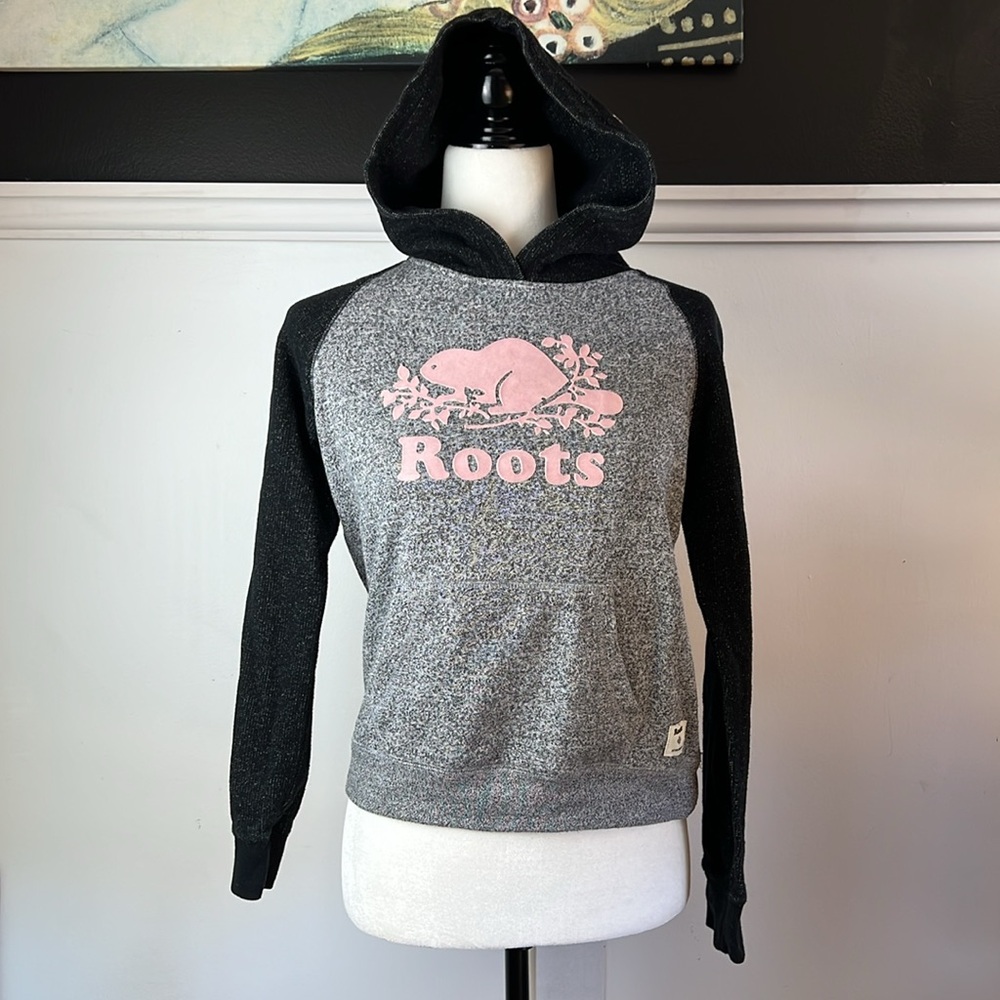 ROOTS Canada Girls Gray and Black Hoodie Sweater with pink logo 🇨🇦